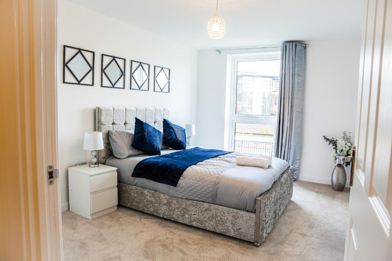 A Luxury 2 Bedroom Apartment With 2 Free Parking Chatham  Eksteriør bilde