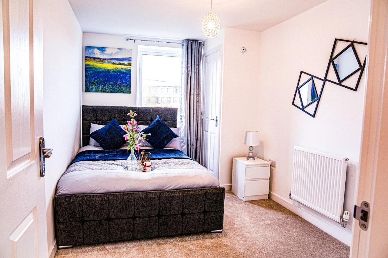 A Luxury 2 Bedroom Apartment With 2 Free Parking Chatham  Eksteriør bilde