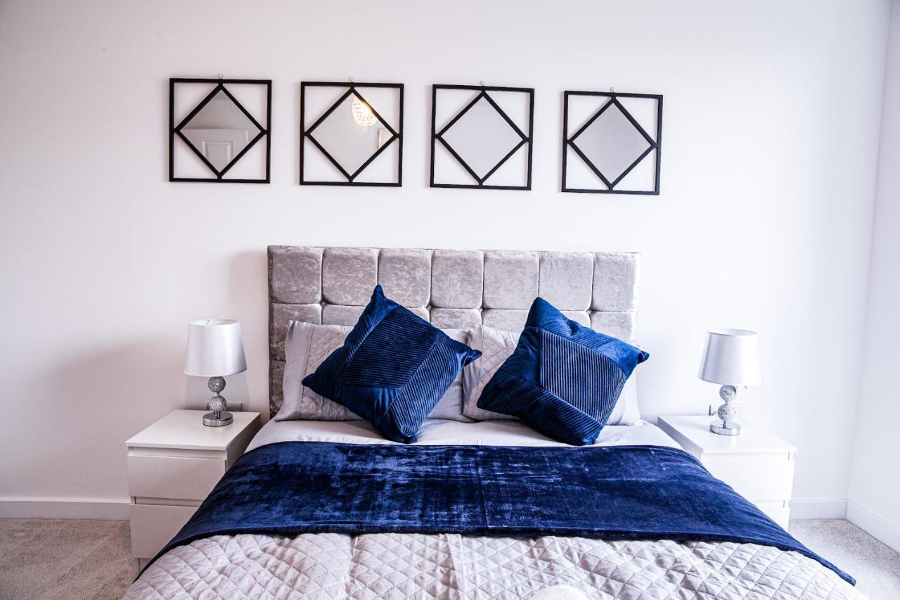 A Luxury 2 Bedroom Apartment With 2 Free Parking Chatham  Eksteriør bilde