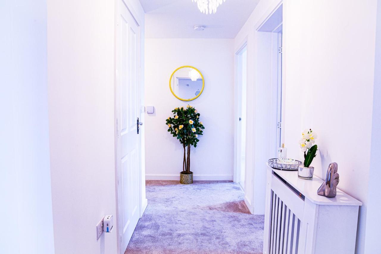 A Luxury 2 Bedroom Apartment With 2 Free Parking Chatham  Eksteriør bilde