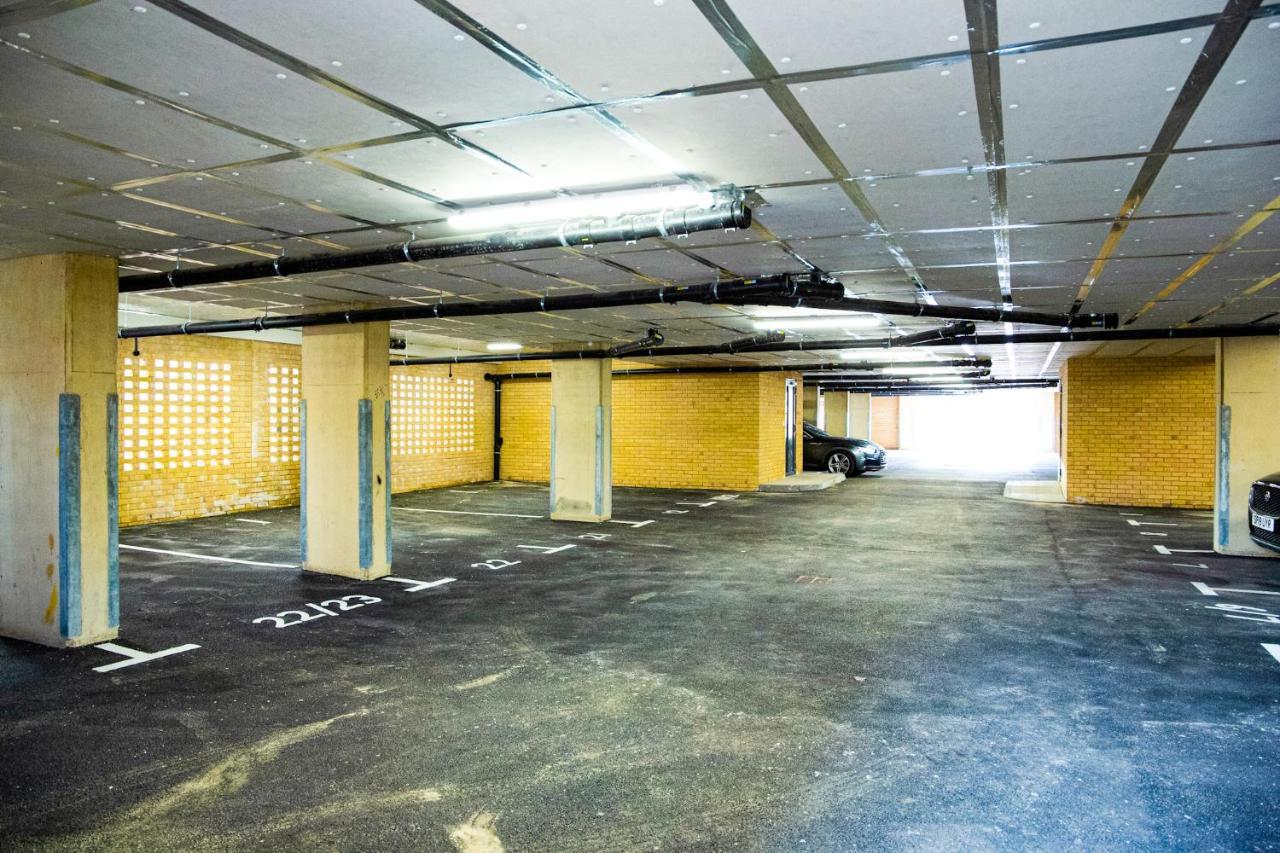 A Luxury 2 Bedroom Apartment With 2 Free Parking Chatham  Eksteriør bilde